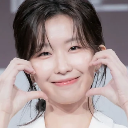 아이유, <b>장기하</b> '별일 없이 산다' 논란 이유에도 '18살 연상 ️윤가....