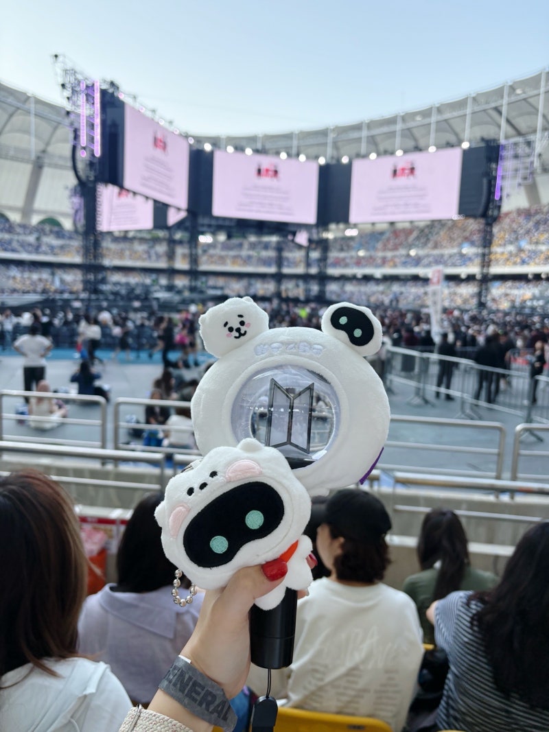 BTS Busan Concert Review | Busan Asiad Main Stadium 2nd Floor S8 Section View, Reverse Fan Support, Movement, Setlist: A Comprehensive Summary