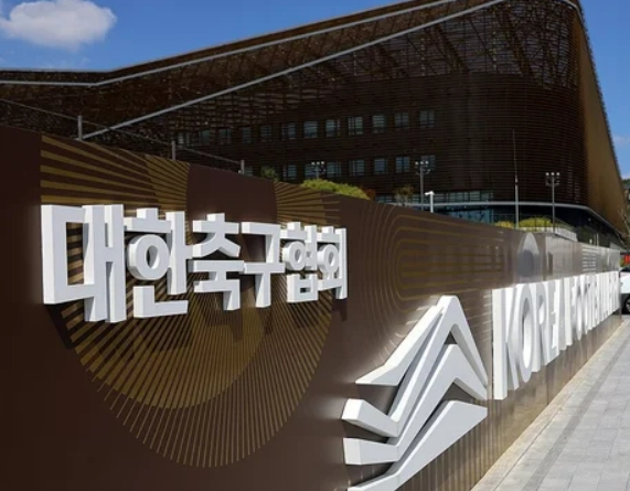 <b>축구협회</b> '외국인 <b>심판</b> 성접대' 파문 충격…경찰 압수수색에 외신도....