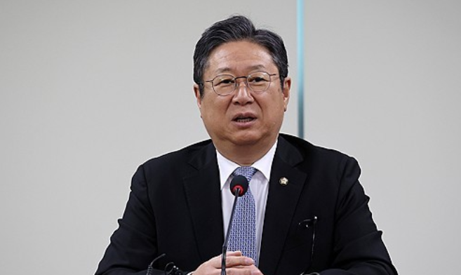 민주당 황희 의원 ‘버스하우스’ 논란 일파만파