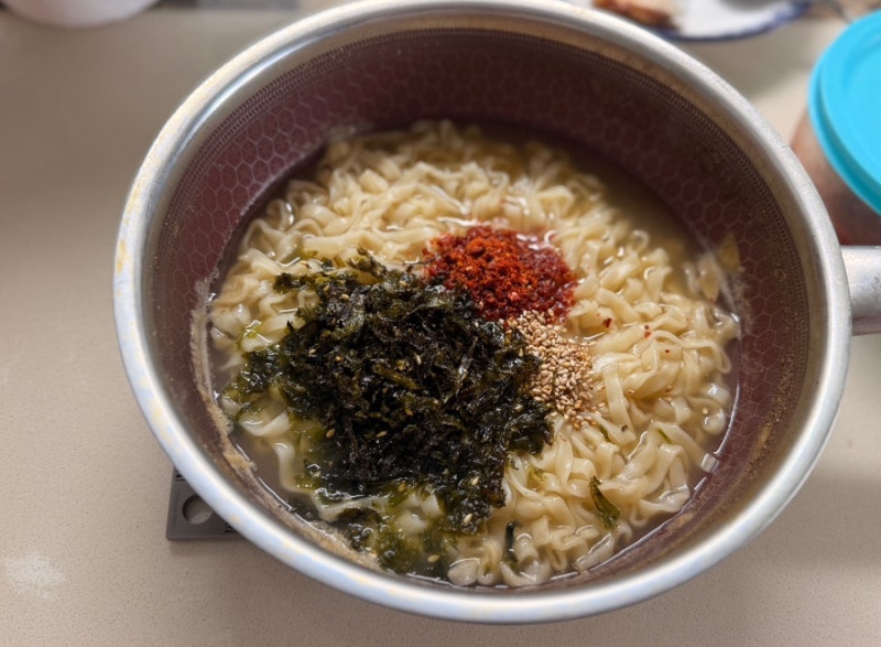 농심 멸치칼국수 10분 끓이기