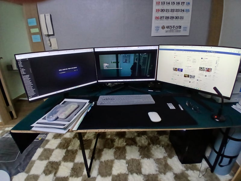 AI 콘텐츠 제작자의 작업실 공개! 트리플 모니터의 놀라운 효율