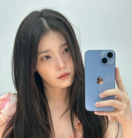 「よりによって元カレの歌を？」IU、チャン・ギハの「何事もなく暮らす」をSNSのBGMに選曲し注目集まる
