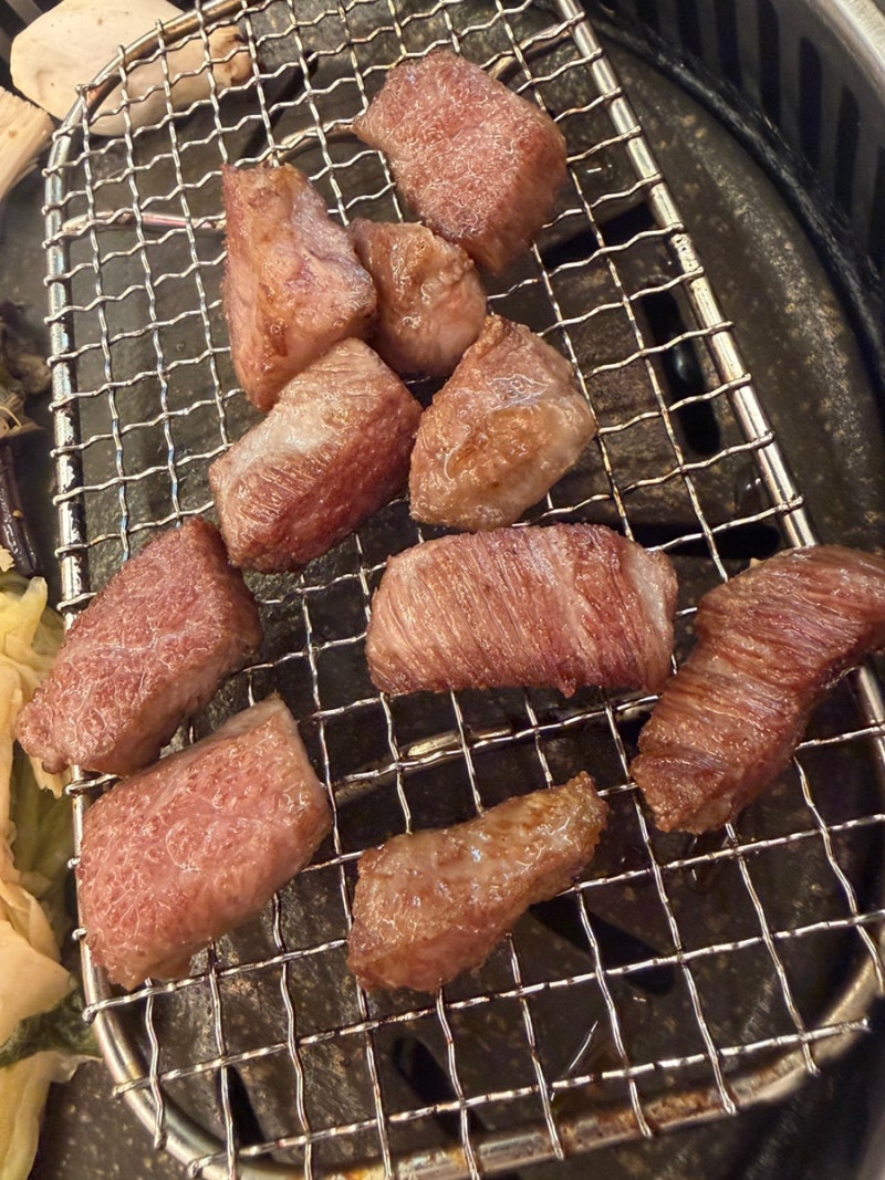 우식이네숙성관 대전 도룡동 고깃집 하우스디어반 구워주는 삼겹살 소고기 맛집