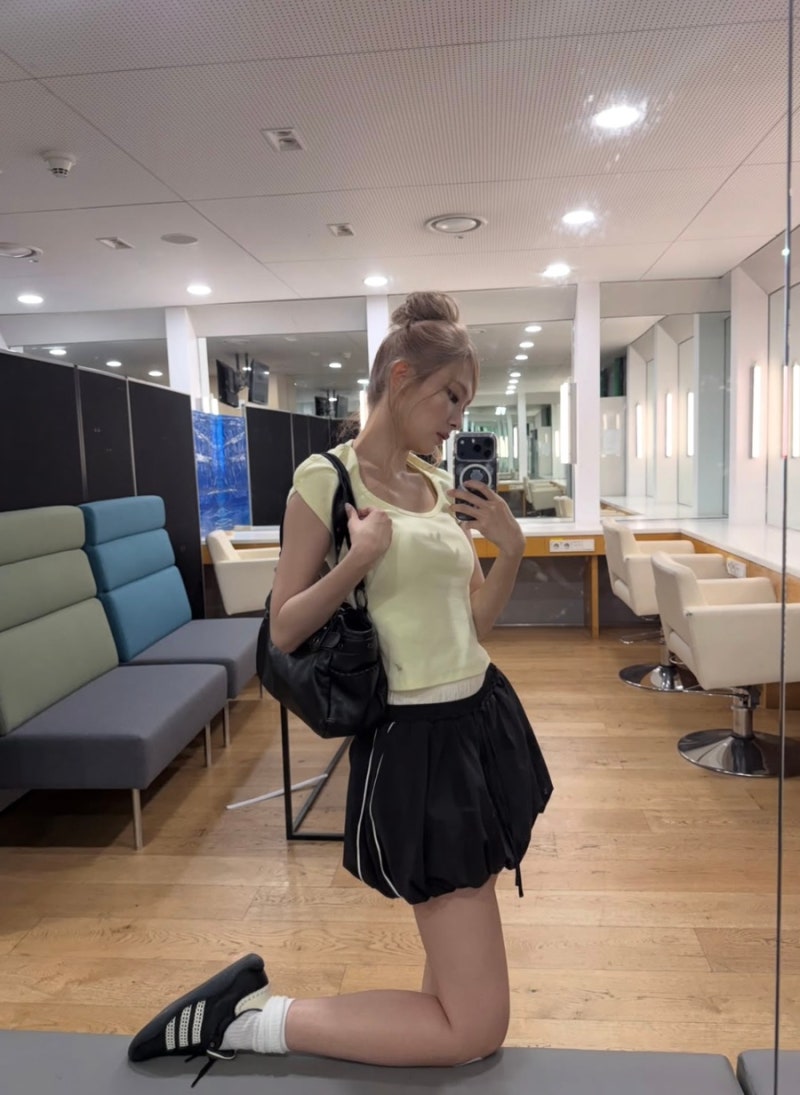 레드벨벳 슬기 인스타 옷 치마 가방 신발 정보 연예인 사복패션