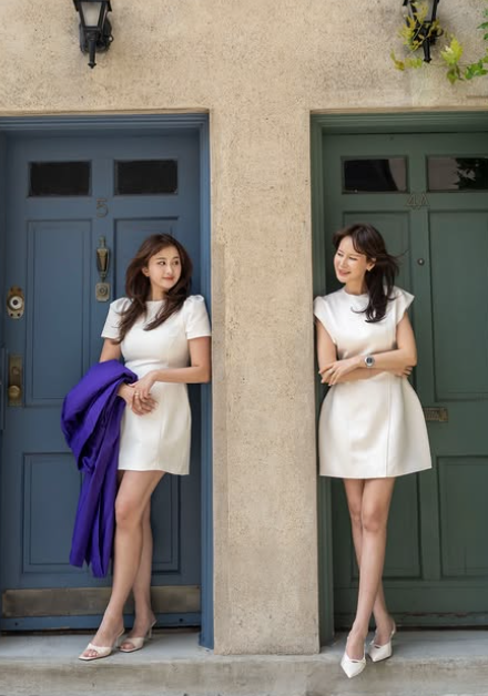 이혜원 딸 안리원 뉴욕대 졸업식 화이트룩 논란?! 10만 원대 반전 원피스 정보 (딘트)