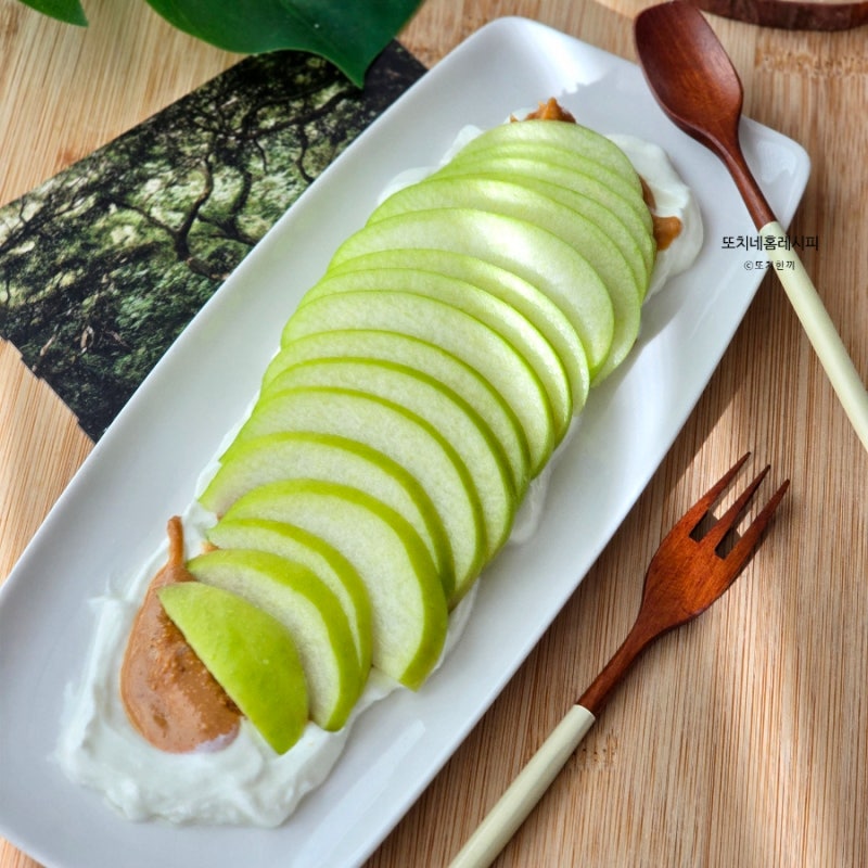 요즘 제철 썸머킹 초록사과 맛있게 먹는 법! 저속노화 땅콩버터 그릭요거트 조합 레시피
