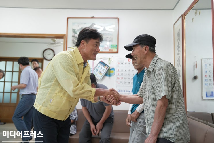 [미디어프레스] <b>윤경희 청송군수</b>, 휴가 반납하고 가뭄·폭염 대응에 ....