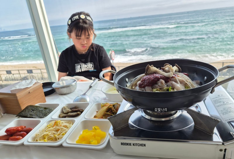 [속초 등대해수욕장 맛집] 바다 보며 먹는 짜글낙지, 등대곳간