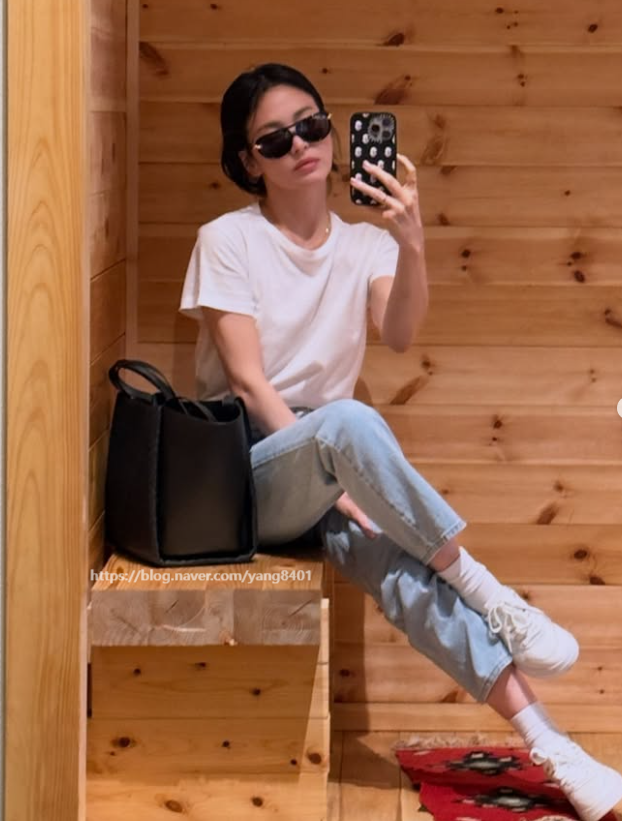 ソン・ヘギョの私服に毎回登場する白いスニーカー…実はこのブランドだった