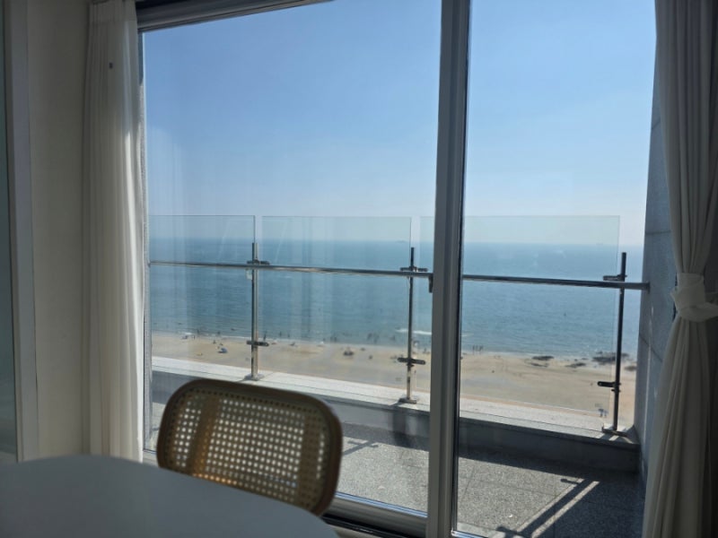 Summer Vacation: Daecheon IOcean Pool Villa Hotel