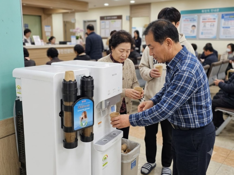 정수기 옆 필수템인 나누리 세모금컵 디스펜서 커플미니 블랙에 대해서 리뷰해보겠습니다^^ ....