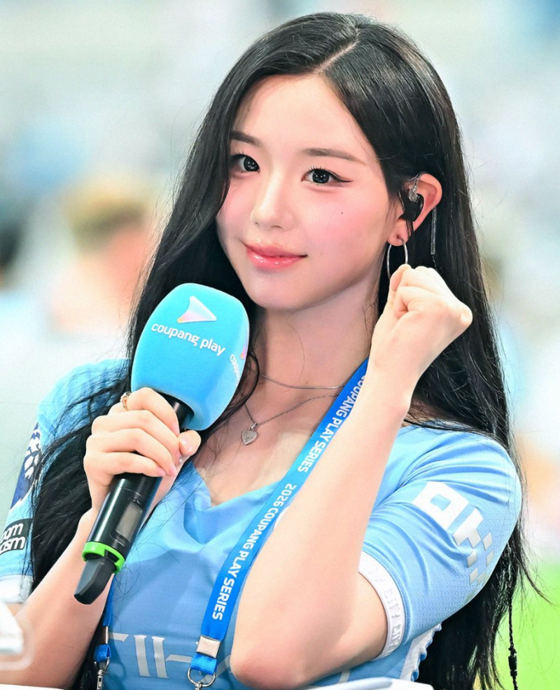 김채연 맨시티 유니폼 비밀, 딱붙핏 완성 스타일링 완벽 분석! ✨