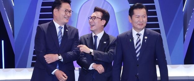 민주당 전당대회 <b>정청래</b>·김민석 백중세…15일 호남 경선서 대세 갈....