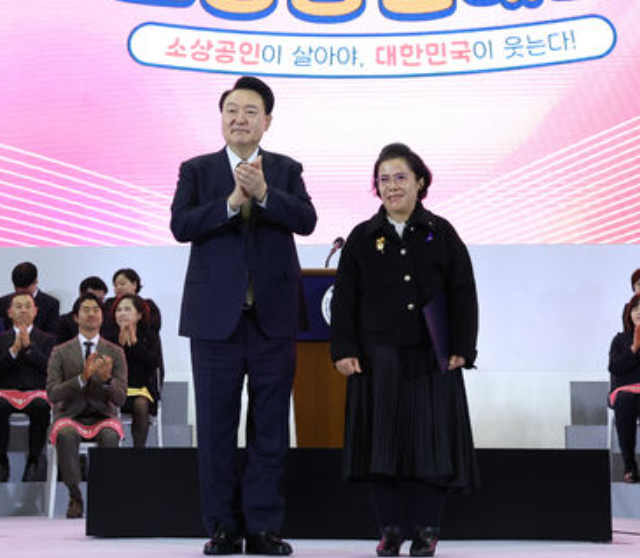 머리카락 잘라 팔던 이경애, 하루 매출 2천만원 식당 사장이 되기까지_"돈을 쌀자루에 넣고 ....