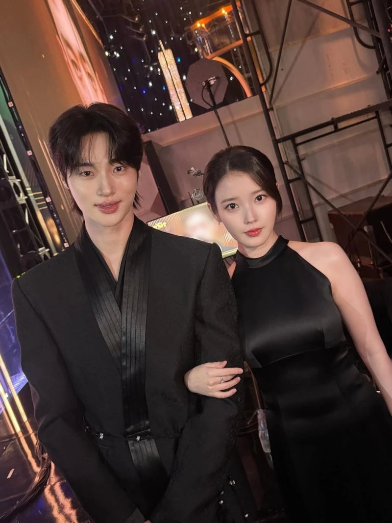 아이유, 변우석 맞춤 케이크 선물 3개월 만에 화제
