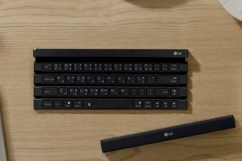 시대를 앞선 휴대용 접이식 블루투스 키보드 LG 롤리키보드 특장점 정리