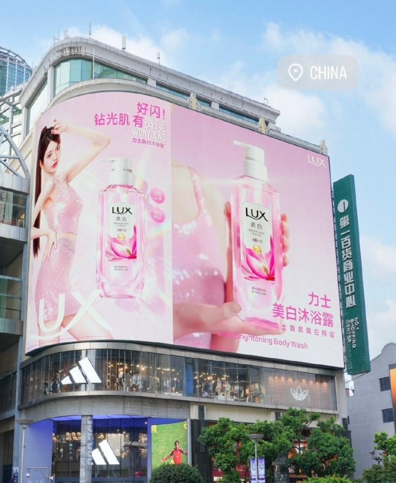 건물 하나를 통째로 덮었다… 장원영, 중국까지 점령한 광고 스케일