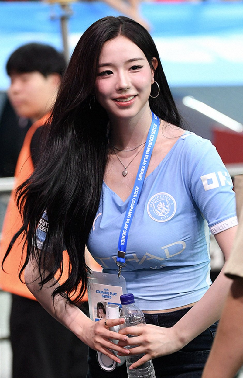 트리플에스 김채연 맨시티 유니폼 비밀과 프리뷰쇼에서 보여준 완벽한 핏의 이유