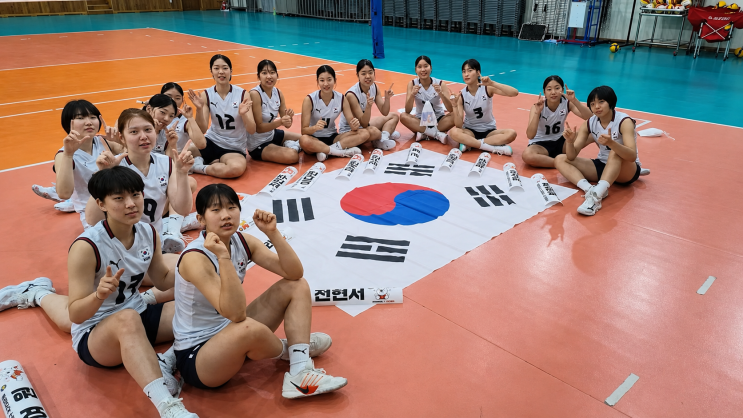 “작년 결승은 5세트, 이번엔 4세트에서 끝냈다” <b>U-17 여자배구</b>대표....