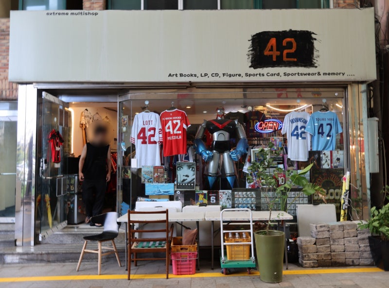 [제주공항 근처 유니폼 빈티지샵] 칠성로 쇼핑거리에 숨겨진 찐 가성비 유니폼샵 "42" (내 돈 ....