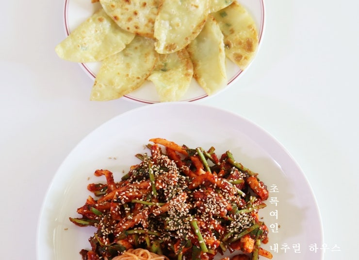 눈이 번쩍! 입맛 돌아오는 납작만두+오징어무침회 밀키트, 푸른회식당[내돈내산]