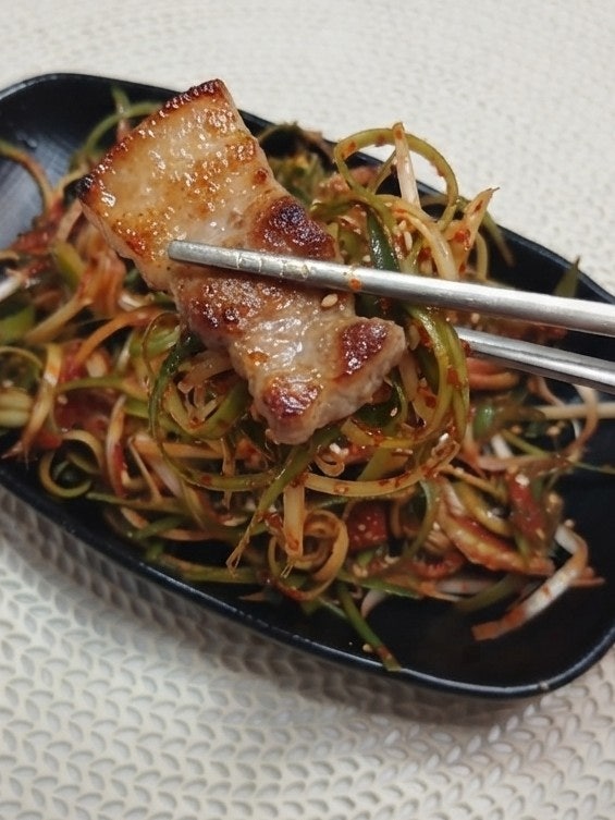 삼겹살과 찰떡궁합! 새콤달콤 매콤한 파절이(파지래기) 레시피