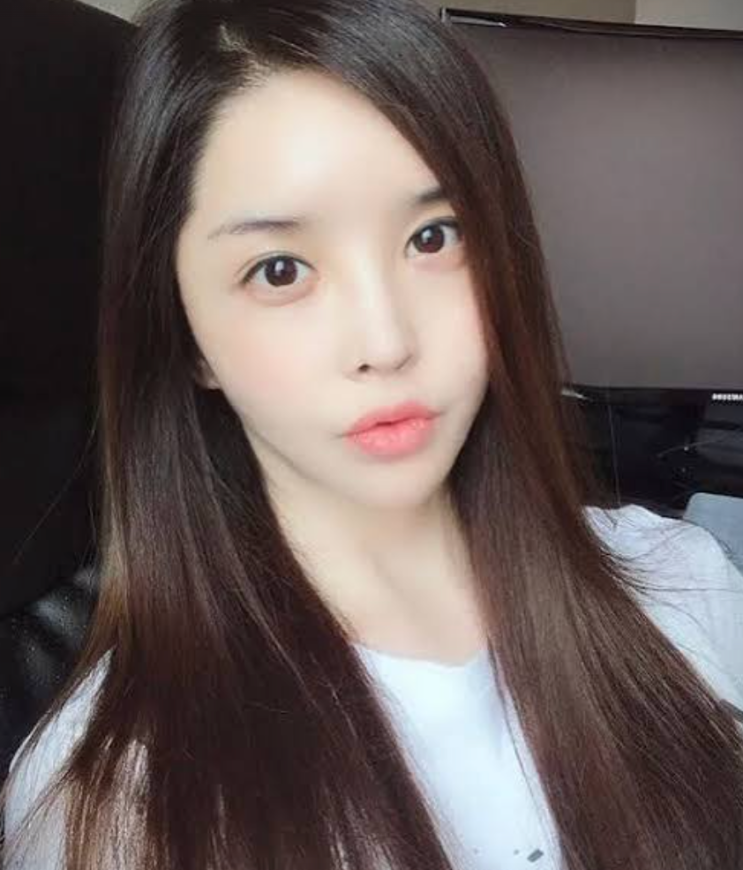 여자보다 예쁜 국내 트렌스젠더 1호 <b>하리수</b> “애를 못 낳아 미안했....