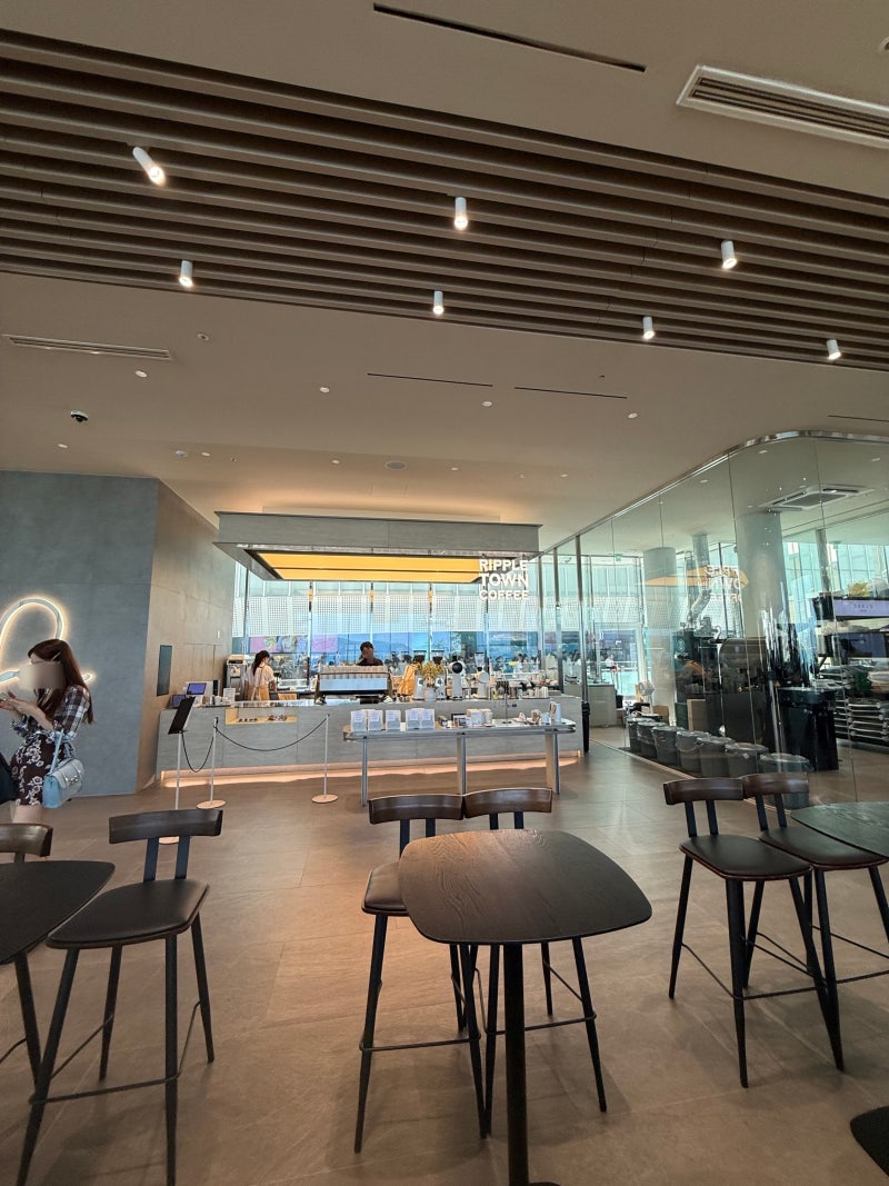 釜山尾浦咖啡廳Ripple Town Coffee：搭乘海濱列車後值得一訪的海景咖啡廳，Ripple Town Coffee尾浦店