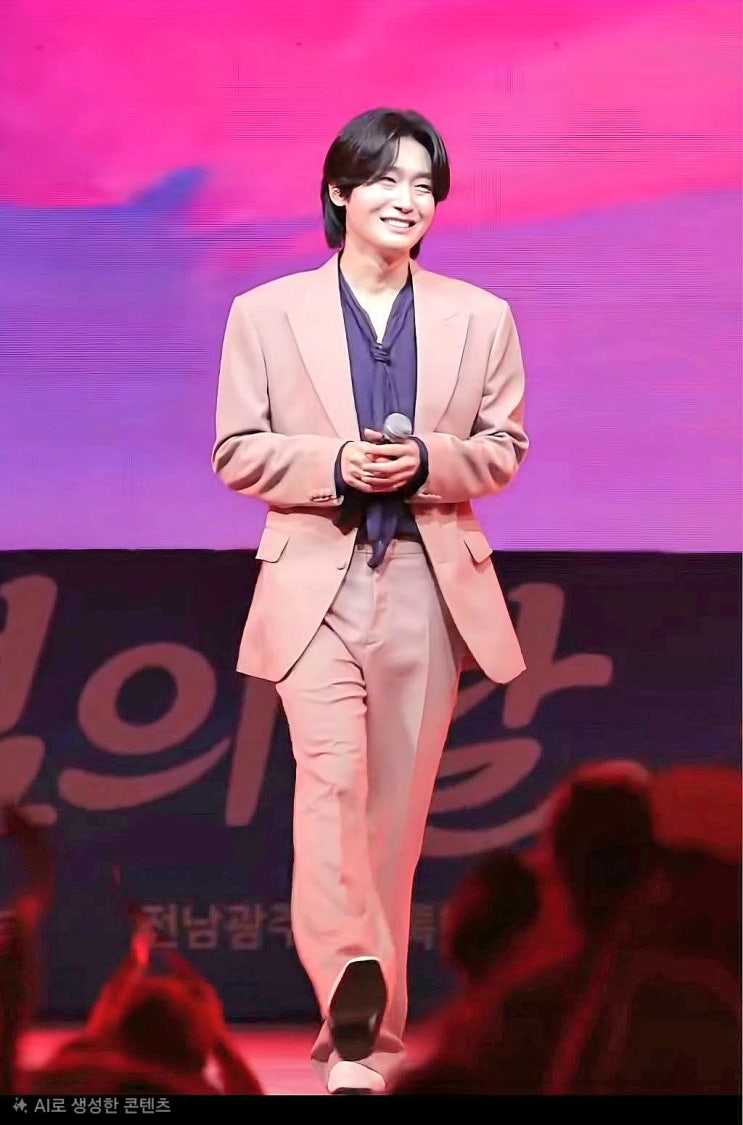 김용빈 <b>트롯 전쟁</b> 출전 <b>트롯 전쟁</b> 32인 명단 합류! 신주쿠역 전광판....