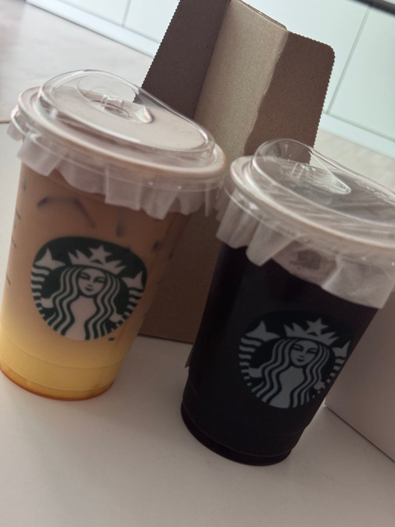 스타벅스 배달 내돈내산 초콜릿 크런치 케이크 & 프렌치 바닐라 콜드브루