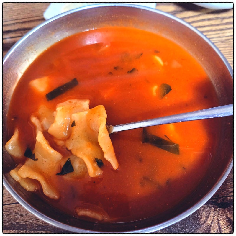울산 저수지휴게실 후기, 평일 11시에도 꽉 찬 매운수제비 맛집