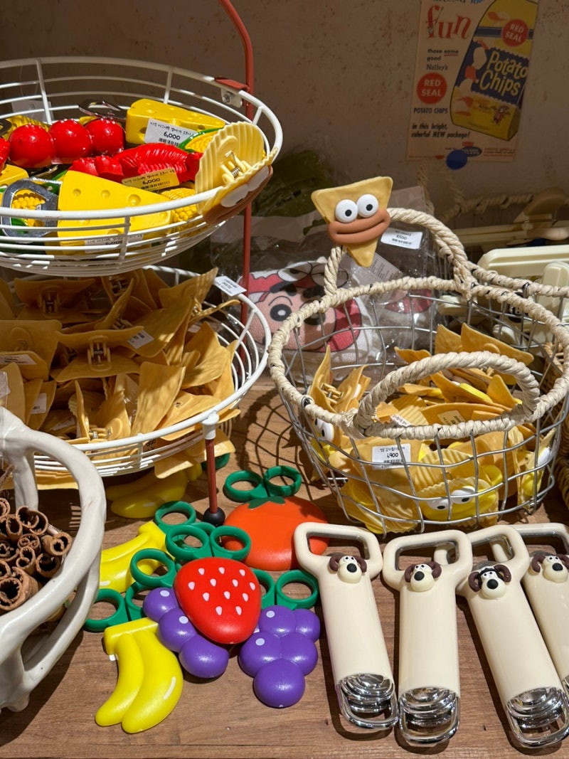 Hwanglidan-gil, Gyeongju: Souvenir Shops and Gift Items – Part 1