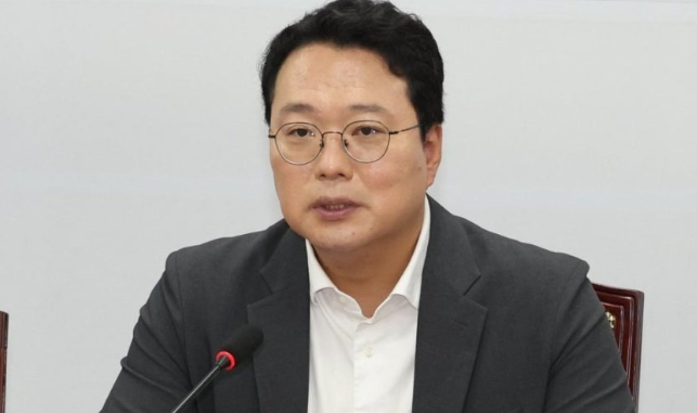 [긴급속보] <b>천하람</b> 현역의원 최초 논산<b>훈련소 입소</b>…20km 행군·각개....