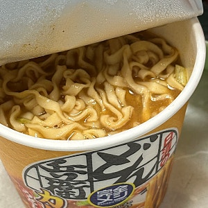 일본 마트 닛신 컵라면 국물 없는 카레맛 솔직 후기