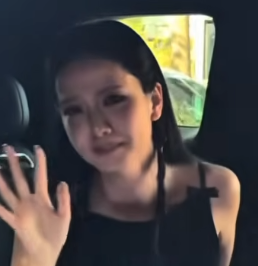 <b>블랙핑크</b> 10주년 <b>지수 사과</b>하고 눈물 흘린 이유