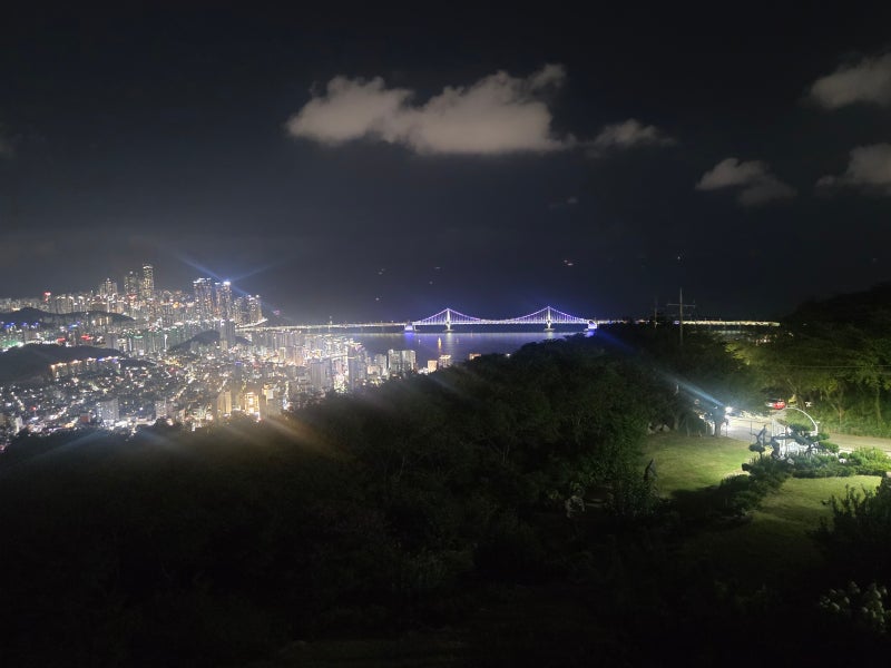 황령산 부산 야경이 예쁜 '구름고개카페'