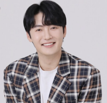 <b>트롯 전쟁</b> 최후의 왕좌 우승 특전 공개되자 전국 <b>트롯</b> 팬덤 눈물터....