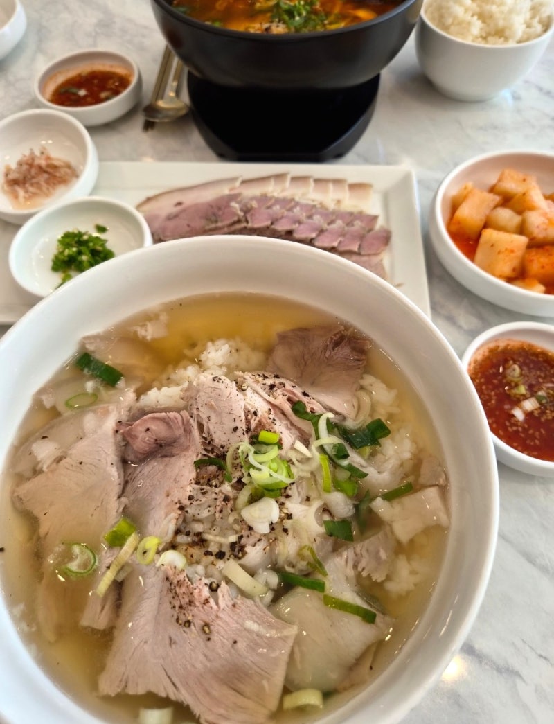세종시 나성동 점심국밥맛집 미수국밥 담백한 돼지국밥과 부드러운 냉제육을 곁들인 속편한....