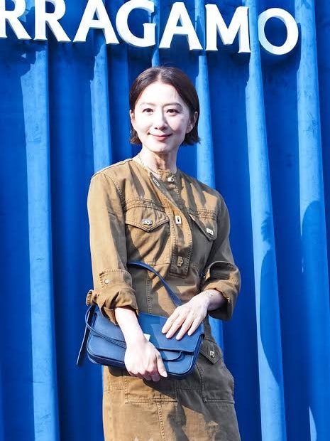 59세 맞아? 김희애 레드카펫 ‘자연스러운 주름’에 시선 쏠린 이유