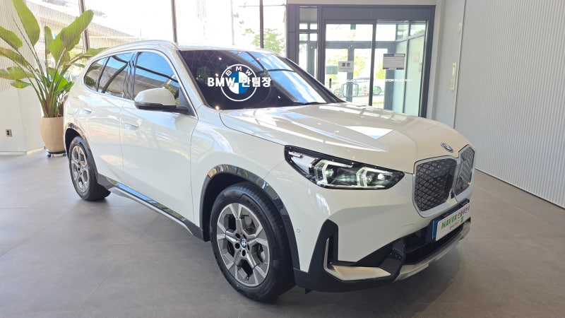 "BMW의 전기차 IX1 차량 출고! 전기차 시대