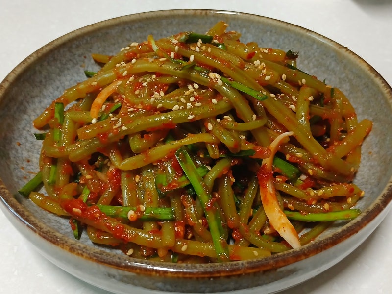 여름 별미김치 요리 고구마 줄기 김치 담그는 법 고구마순 김치 맛있게 담그기 고구마 줄기 ....