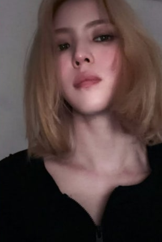 한소희, 탈색 단발 변신 긴머리 싹둑 잘랐다, 밝은 컬러에 몽환적 분위기까지