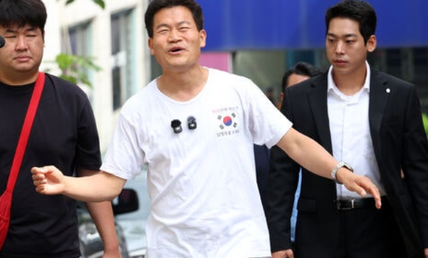 [긴급속보] <b>전한길</b> “<b>출국금지</b> 부당” 소송 냈지만 <b>패소</b>…법원이 밝....