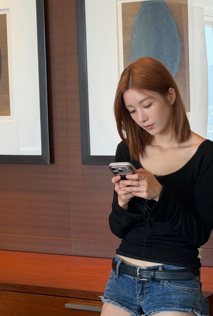 <b>권은비 워터밤</b> 여신 각선미, 도쿄 휴가룩 공개와 다가오는 튀르키예....