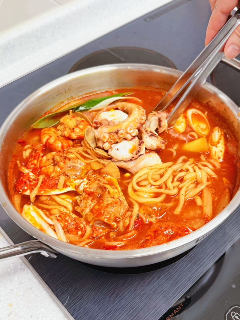 코스트코 문어해물탕 밀키트 생칼국수 넣어 해물칼국수 만들기