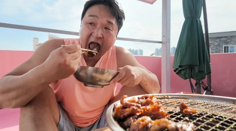 구성환 들기름 쫄면 뭐길래? “김신영은 천재” 극찬한 옥상 먹방