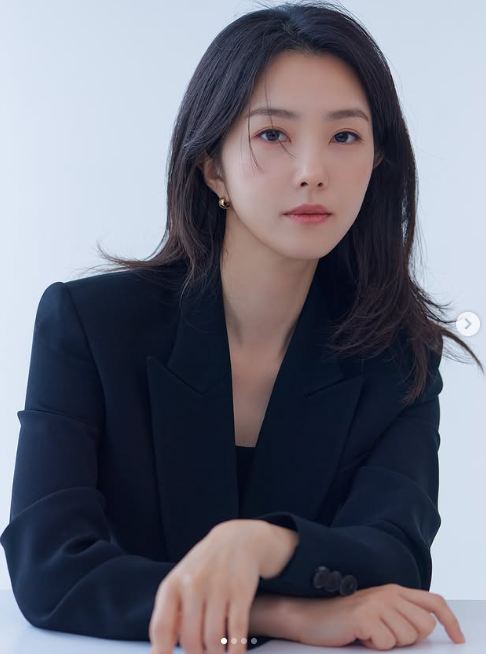 "14년 지킨 JTBC 뉴스룸을 떠났다"…연예인급 비주얼 강지영, 넷플릭스 거쳐 2026 아우디 A6 얼굴....