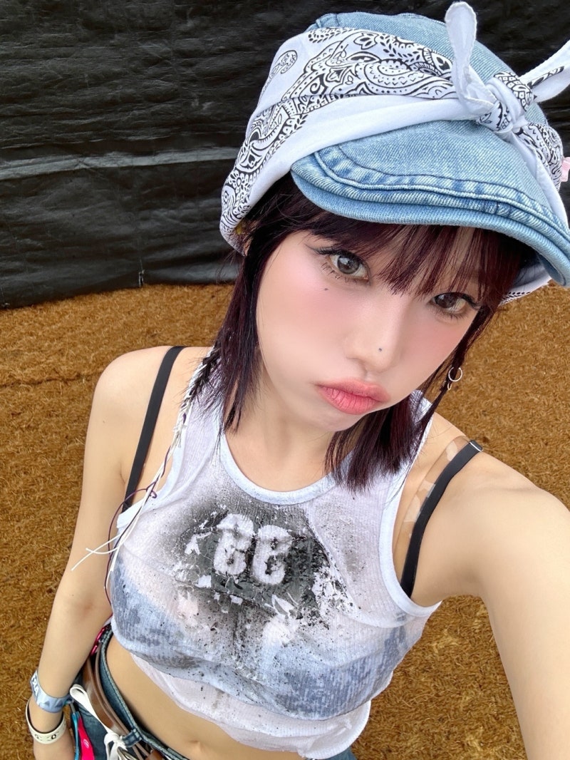 최예나 워터밤 패션 왜 이렇게 잘 어울려? 요즘 컨셉까지 보면 ‘예나 스타일’ 확실해졌다