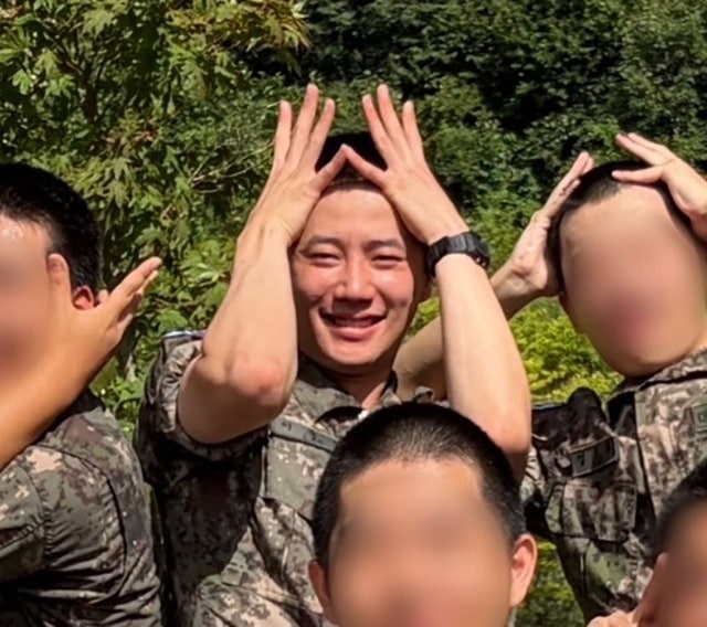 이준영 훈련소 사진 떴다, 동기들과 밝은 근황에 인성 목격담(연예뉴스)